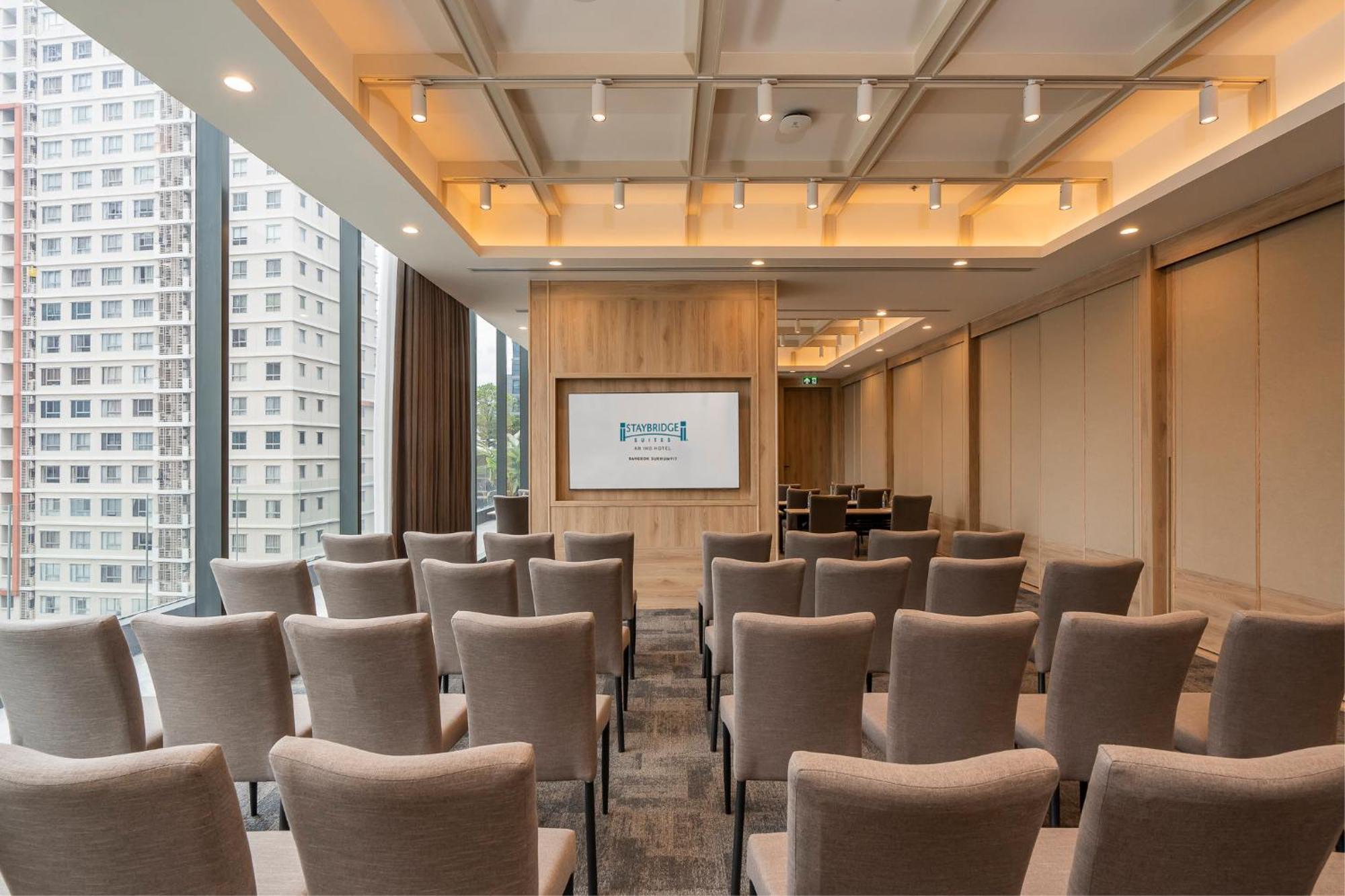Staybridge Suites Bangkok Sukhumvit By Ihg Buitenkant foto