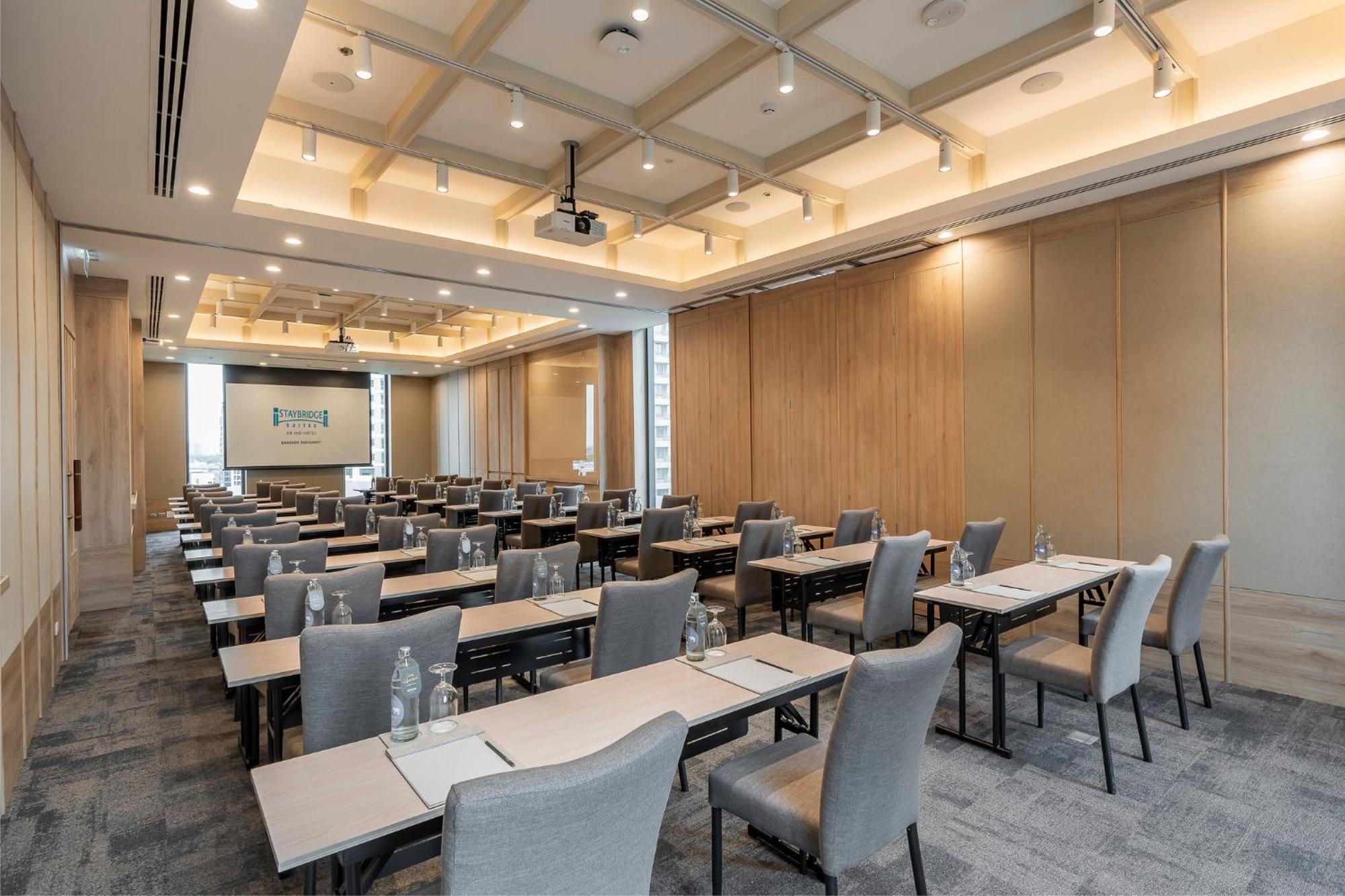 Staybridge Suites Bangkok Sukhumvit By Ihg Buitenkant foto