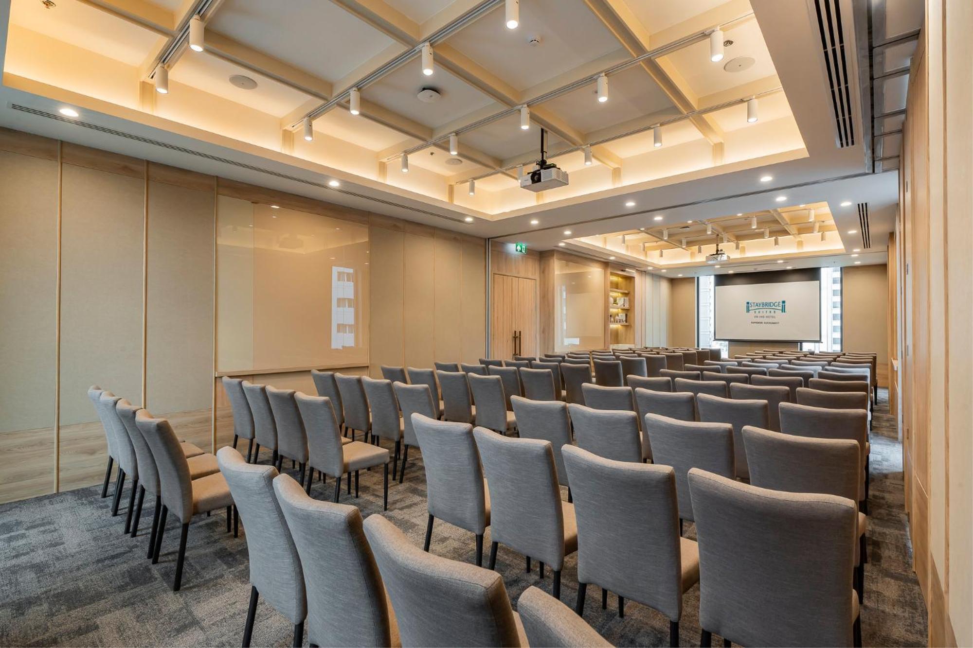 Staybridge Suites Bangkok Sukhumvit By Ihg Buitenkant foto